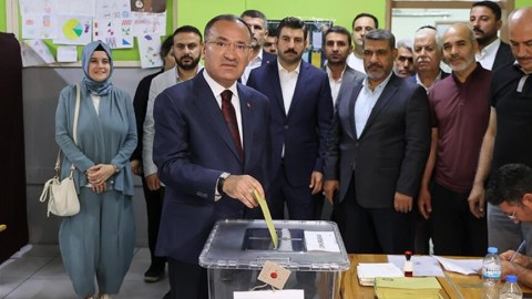 Seçki demokratik şəkildə keçirilir - Bəkir Bozdağ