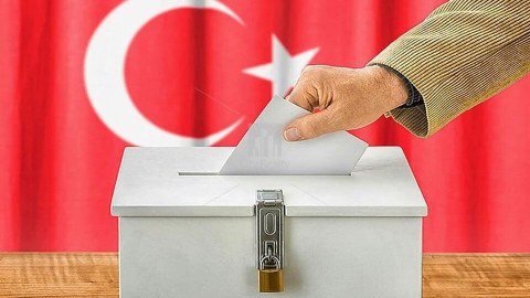 Türkiyədə səs verən məşhur siyasətçilər - FOTOLAR