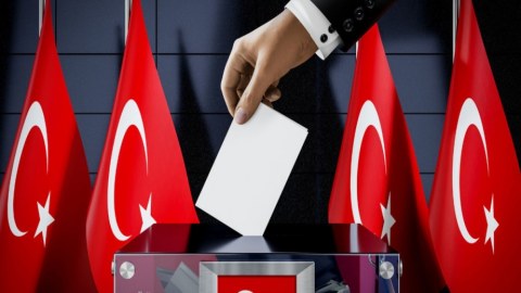 Türkiyədə seçkiyə görə 5 nəfər SAXLANILDI