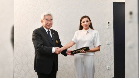 Mehriban Əliyevaya qara kəmər təqdim edildi - FOTOLAR