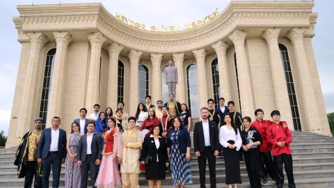 Tələbələr teatr tamaşası nümaiş etdiriblər - FOTOLAR