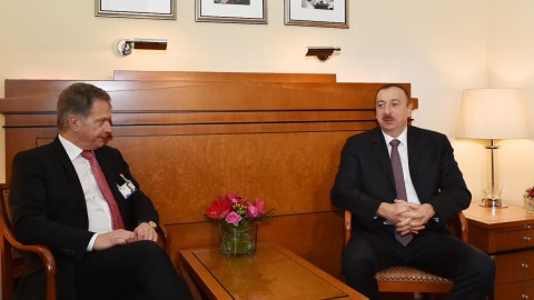 Ehtiramımı qəbul etməyinizi xahiş edirəm - Finlandiya Prezidenti