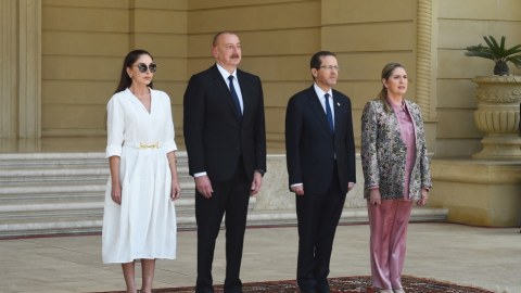 İlham Əliyev İsrail Prezidentini qarşıladı - FOTOLAR