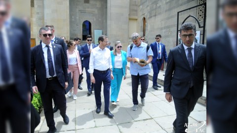 İsrail Prezidenti və xanımı İçərişəhəri gəzdi - FOTOLAR