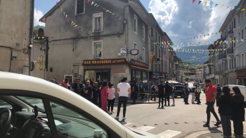 Fransada silahlı insident - Ölən və yaralılar var