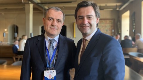 Ceyhun Bayramov moldovalı həmkarı ilə müzakirə apardı