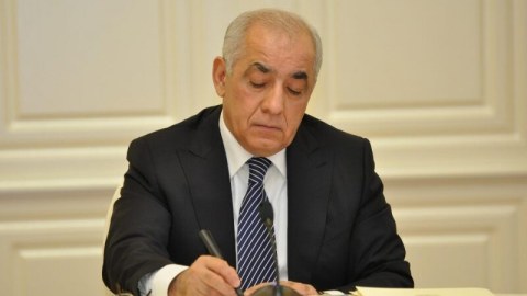 Baş nazirdən vergi işçilərinin maaşı ilə bağlı yeni QƏRAR