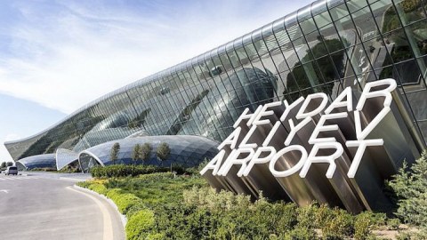 Heydər Əliyev Beynəlxalq Aeroportunda musiqili fleşmob keçirilib - VİDEO