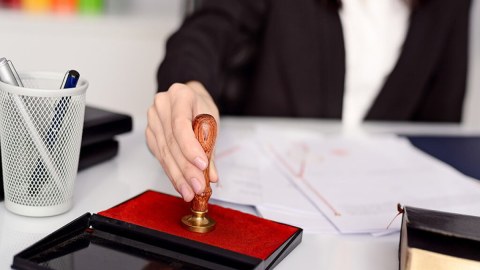 Notariatla əlaqədar xidmətə görə haqlardan biri ləğv edildi