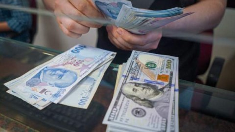 Lirə yeni həftəyə tarixi rekordla başladı