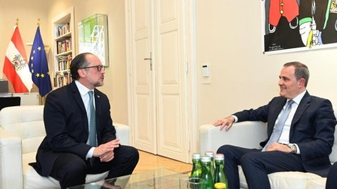 Ceyhun Bayramov avstriyalı həmkarı ilə danışıqlar apardı 