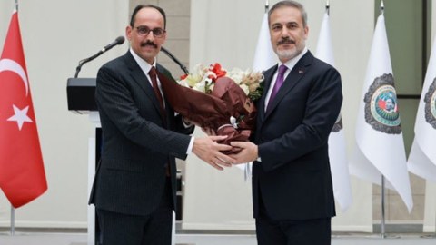 Hakan Fidan postunu Kalına təhvil verdi