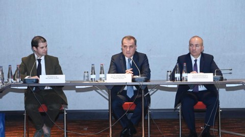Ceyhun Bayramov Bratislavada keçirilən dəyirmi masada