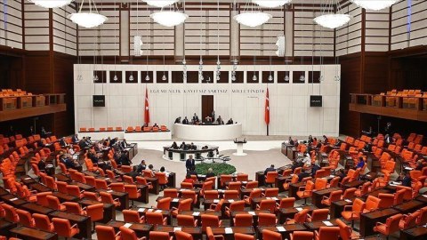 Türkiyə parlamentinə yeni sədr seçilir