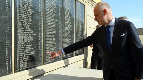 Macarıstanın müdafiə naziri "N" saylı hərbi hissədə - FOTO