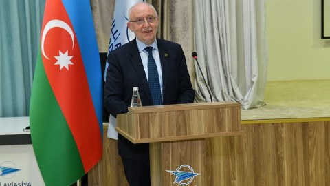 ICAO prezidenti Milli Aviasiya Akademiyasında mühazirə oxuyub