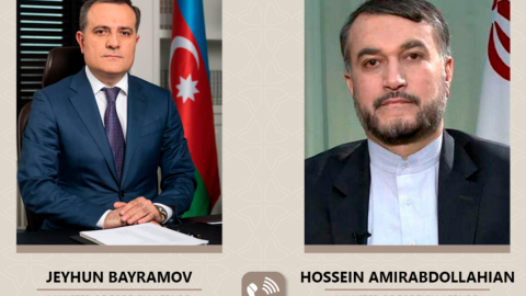 Ceyhun Bayramov iranlı həmkarı ilə problemləri müzakirə etdi 