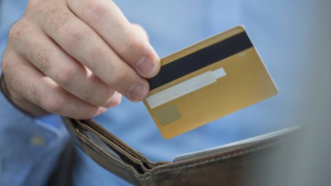 Oğurlanan kartdan 2800 manat pul çıxarıldı