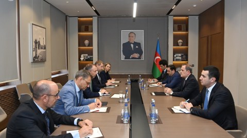 Ceyhun Bayramov Klaarla Ermənistanı müzakirə etdi