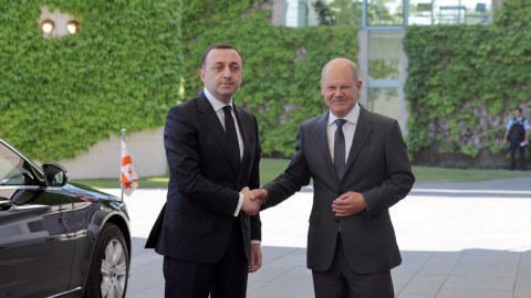 Qaribaşvili Şoltsla görüşdü 