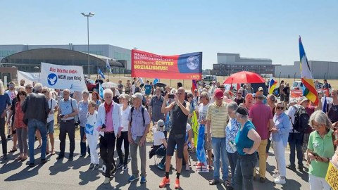 NATO-nun təlimlərinə qarşı etiraz aksiyası