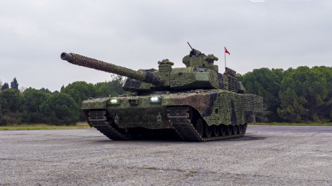 Ukraynalı tankçılar Britaniyada təlimləri başa çatdırdı