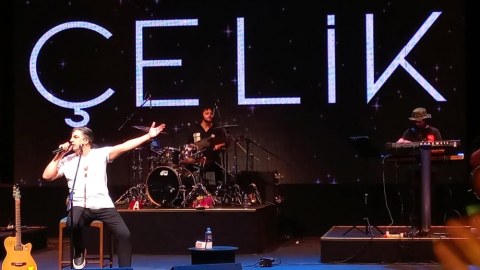 Türkiyənin tanınmış müğənnisi Bakıda konsert verdi - FOTOLAR