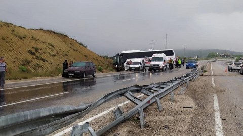 Türkiyədə avtobus qəzaya uğradı - Yaralılar var