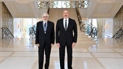 Prezident Xalq artistinə “İstiqlal” ordenini təqdim etdi - FOTO
