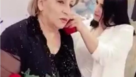 Müəllimlərə verilən qızıl hədiyyəyə görə direktorlar CƏZALANDIRILDI