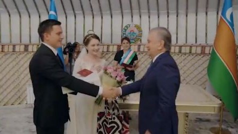 Mirziyoyev qaraqalpaq toyunun dəvətsiz qonağı oldu - VİDEO