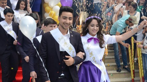 Məktəblərdə “Son zəng” çalınır