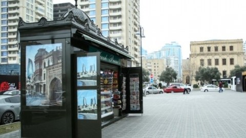 Köşkdən pul və mobil telefon oğurladı