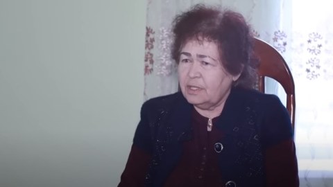 17 ildən sonra görüşən əkiz bacıların videosu maraq doğurdu