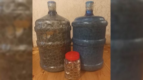 180 kilo 50 qəpiklik yığan şəxs kömək istədi - FOTO