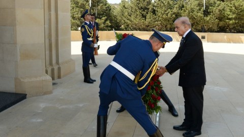 Pakistanın Baş naziri Şəhidlər xiyabanında - FOTO