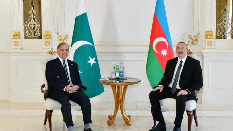 Prezident Şahbaz Şəriflə təkbətək görüşdü