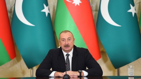Biz bununla razı olmadıq, torpaqlarımızı döyüşərək aldıq - Prezident