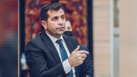 Elşad Eyvazlı yubileyini qeyd edir