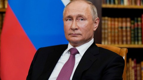 Putin BƏƏ prezidenti ilə görüşdü