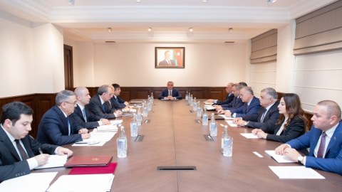 Samir Nuriyev komissiyanın iclasını keçirdi