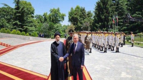 Özbəkistan və İran Prezidentləri görüşdü
