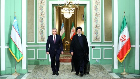 Mirziyoyev İranda 11 sənəd imzaladı