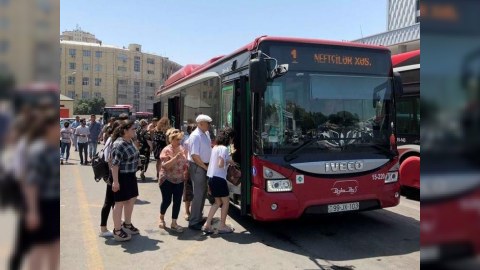 Paytaxtda 90-dan çox avtobus tıxacda qalıb