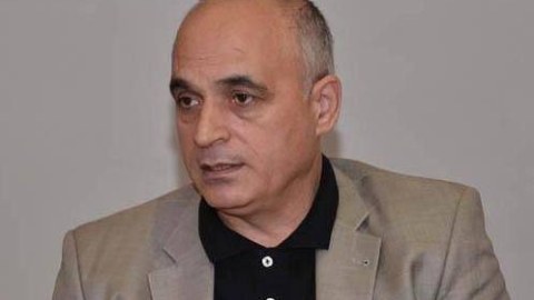 Məşhur iqtisadçı AXCP-dən istefa verdi