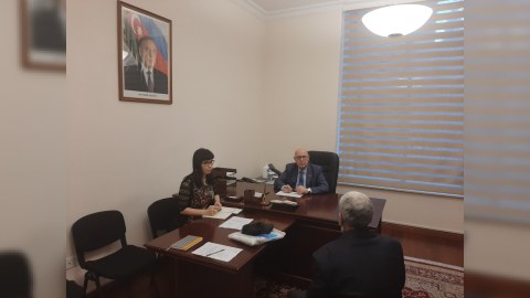 Əhliman Əmiraslanov parlamentdə vətəndaşları qəbul edib