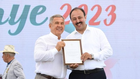 Tatarıstan lideri azərbaycanlı yazarı təltif etdi - FOTOLAR