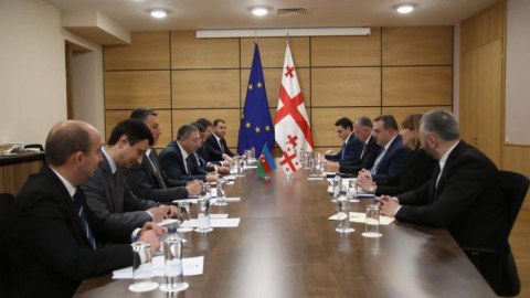 Bakı və Tbilisi arasında siyasi məsləhətləşmələr