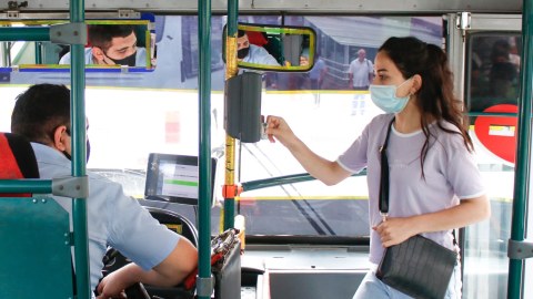 Avtobuslarda bank kartları ilə ödəniş etmək mümkün olacaq