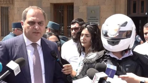 Erməni vəkillər DİN-in qarşısında etiraz aksiyası keçirdi
